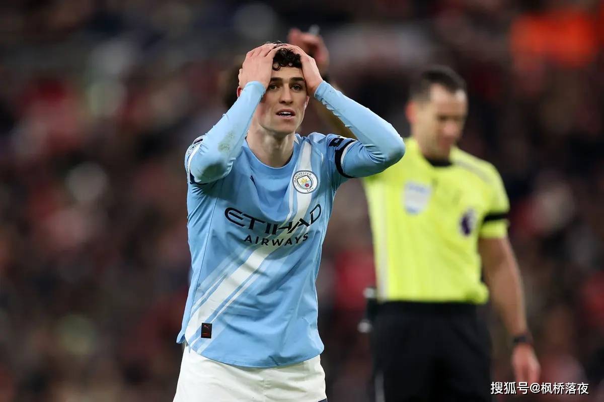 铁血黑猫咬碎蓝月！扎卡反戈一击，阿森纳半夜笑醒：这冠军有戏？